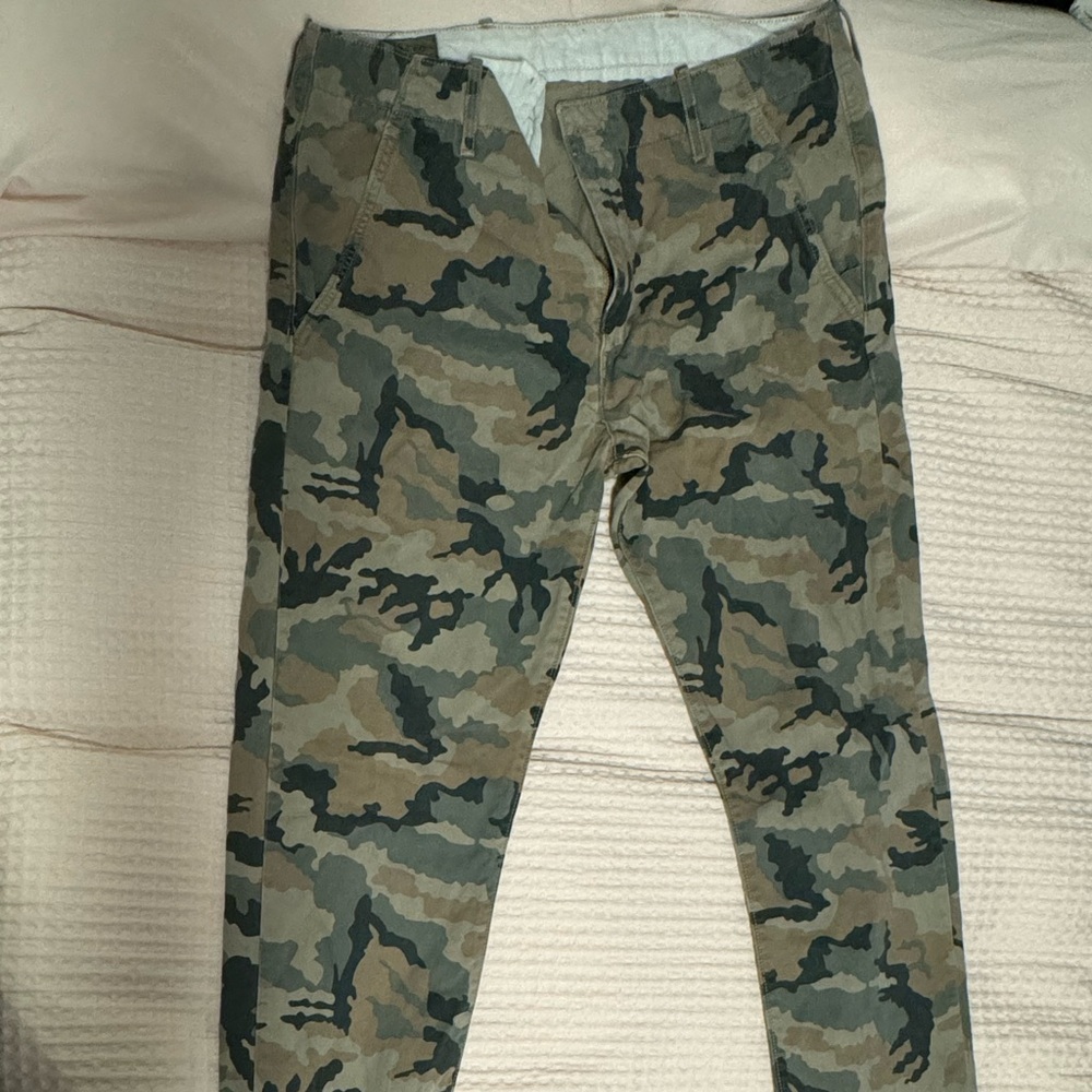 Levis men’s camp pants. 32X32